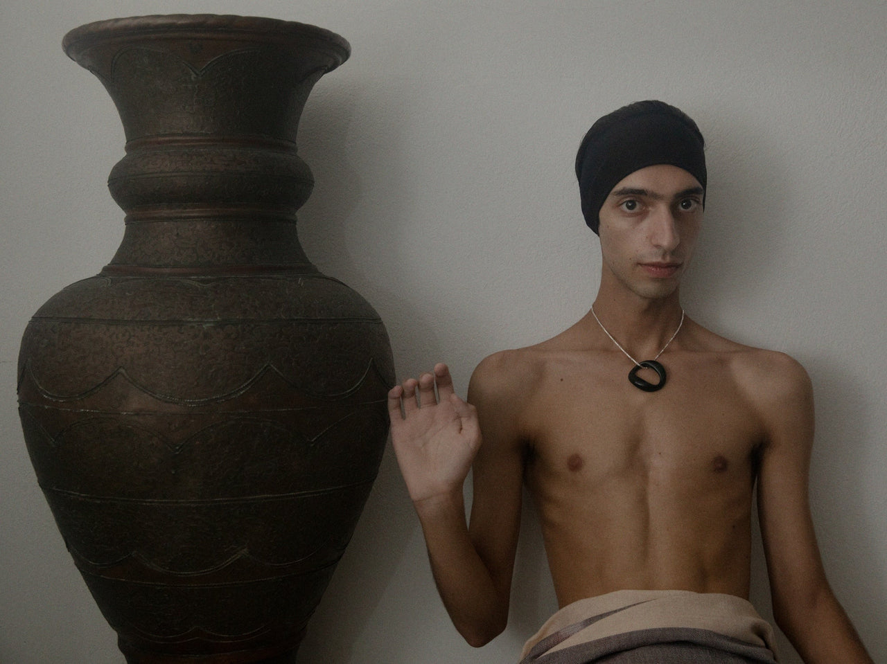 Shelter Necklace, BLACK AGATE