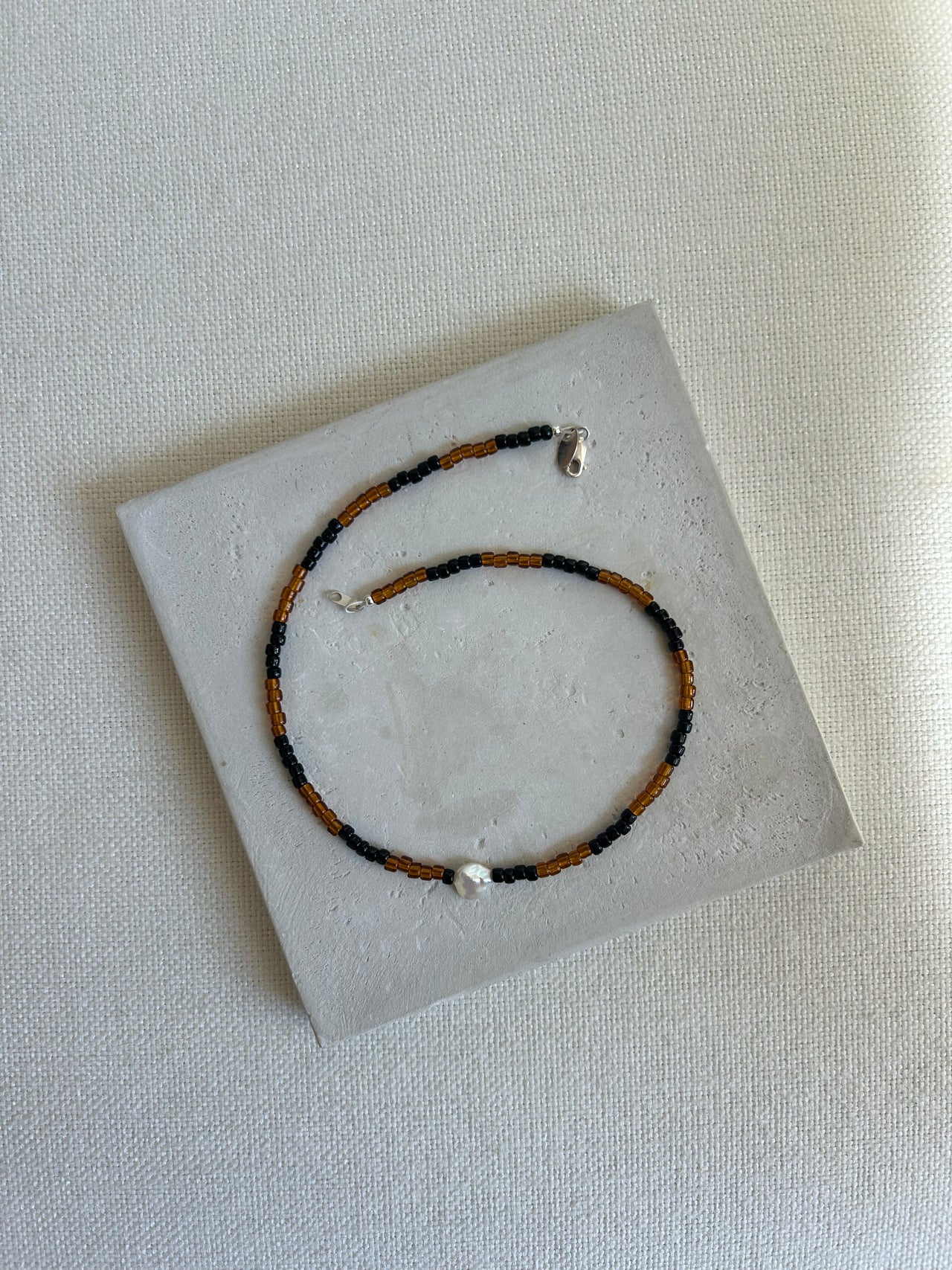 Somos Como Niños Necklace, BROWN/BLACK